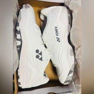 Yonex White Men’s Sports Athletic shoes- Tennis Shoes Size 10.5